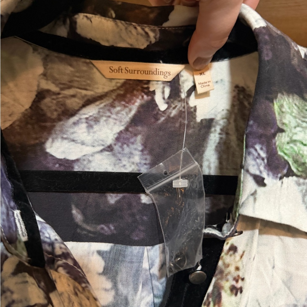 NWOT Soft Surroundings Black and Gray Floral Blouse - Picture 4 of 4